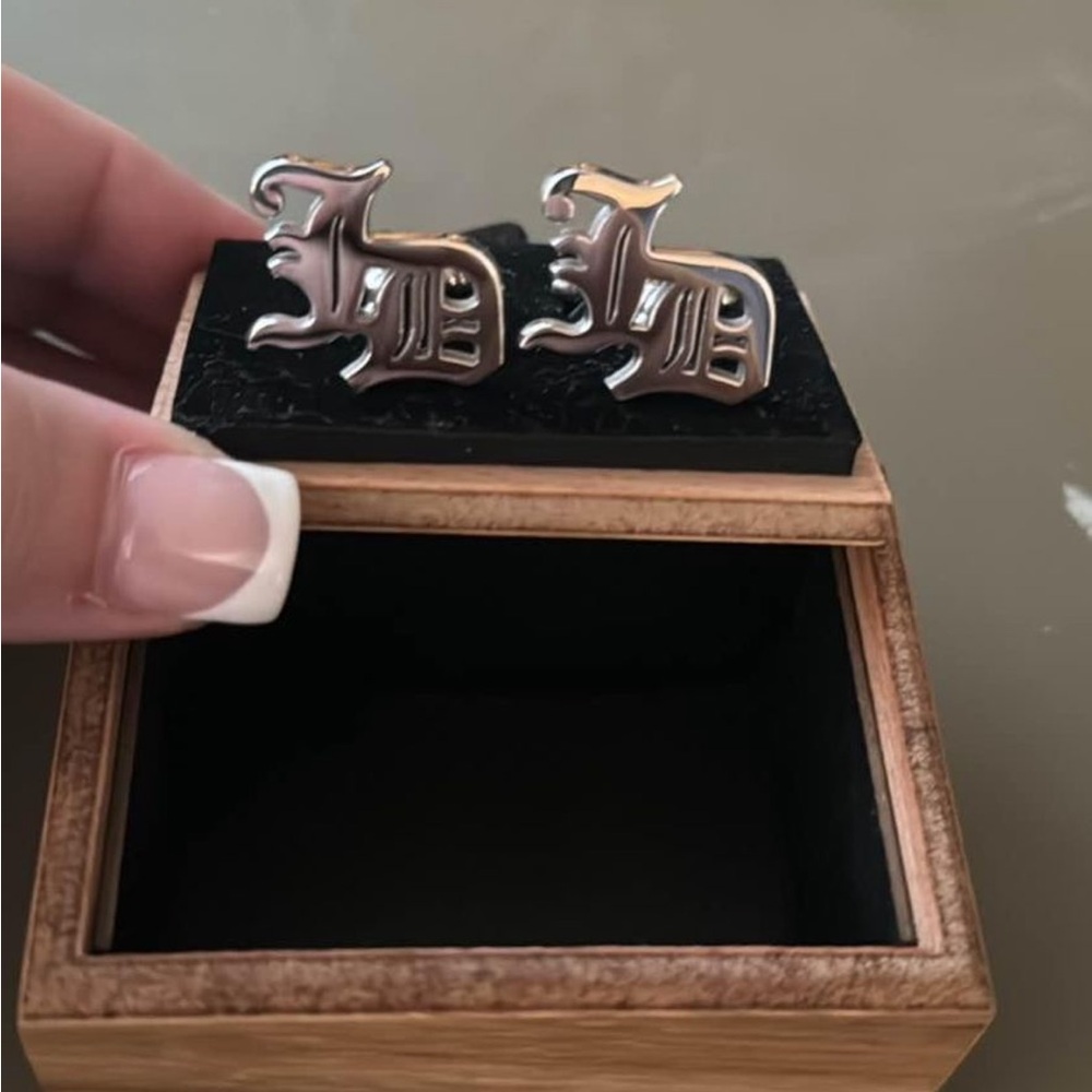 Cufflinks